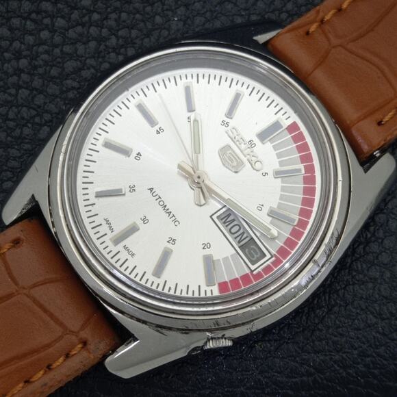 Vintage 1992 Seiko Automatic Mens Silver Watch W/daydate & Red accents - Picture 6 of 10